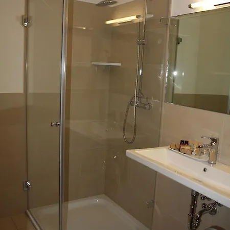Hotel Donauwirt - Garni 4*