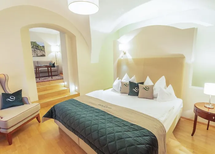 מלון Donauwirt - Garni 4*